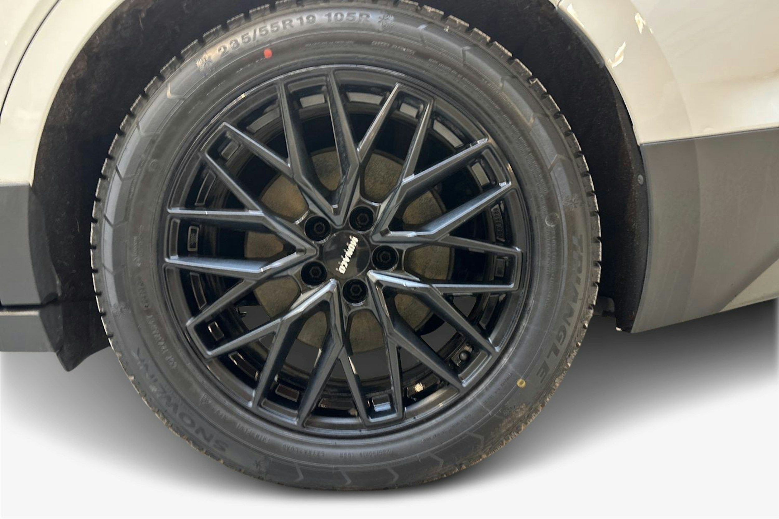 valkoinen Skoda Enyaq 2023 kuva 11.