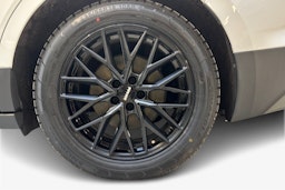 valkoinen Skoda Enyaq 2023 kuva 11.