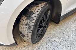 valkoinen Skoda Enyaq 2023 kuva 13.