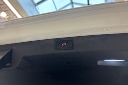 valkoinen Skoda Enyaq 2023 kuva 16.