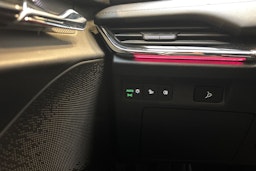 valkoinen Skoda Enyaq 2023 kuva 18.