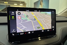 valkoinen Skoda Enyaq 2023 kuva 22.