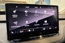 valkoinen Skoda Enyaq 2023 kuva 24.