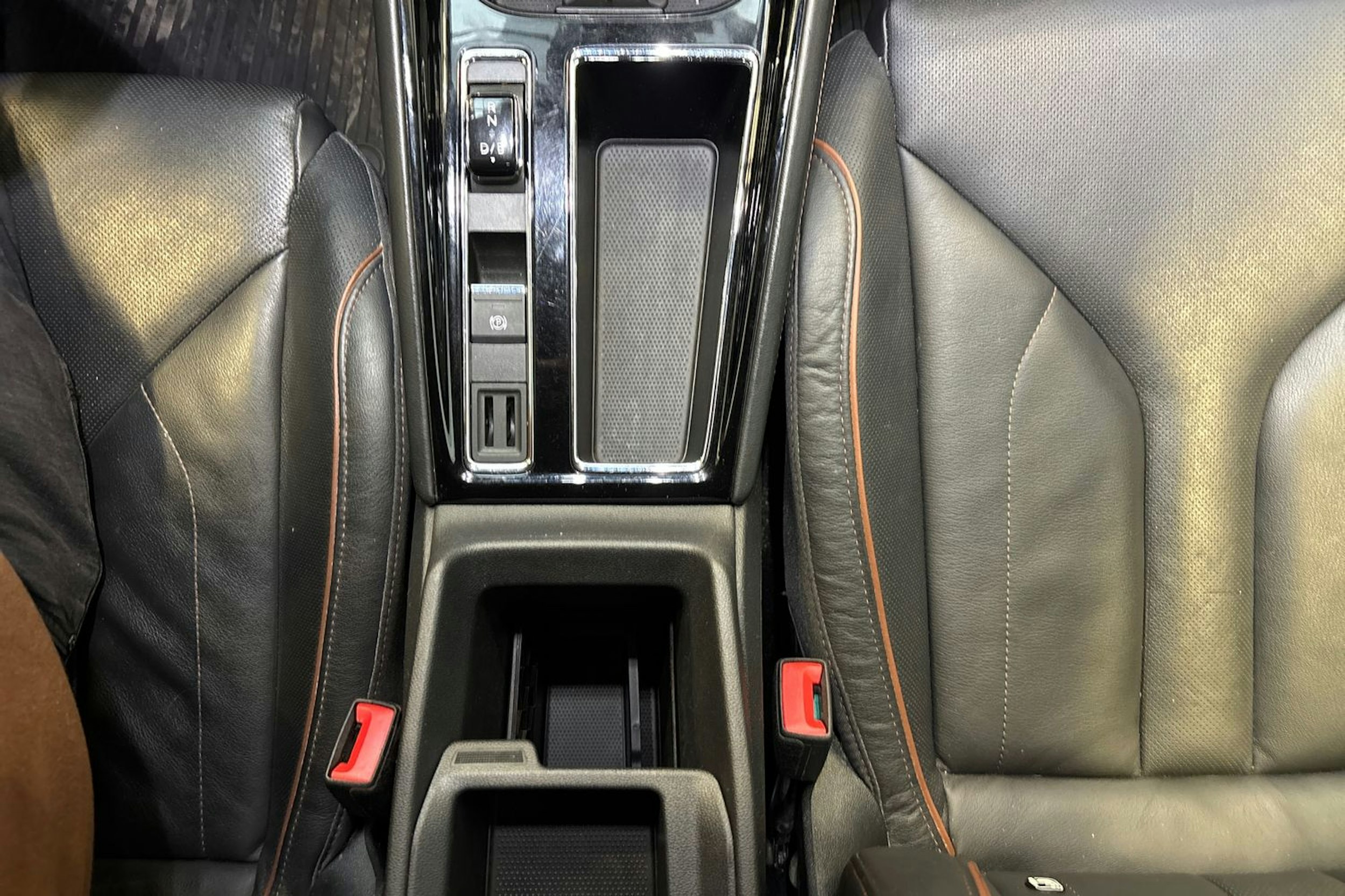 valkoinen Skoda Enyaq 2023 kuva 26.