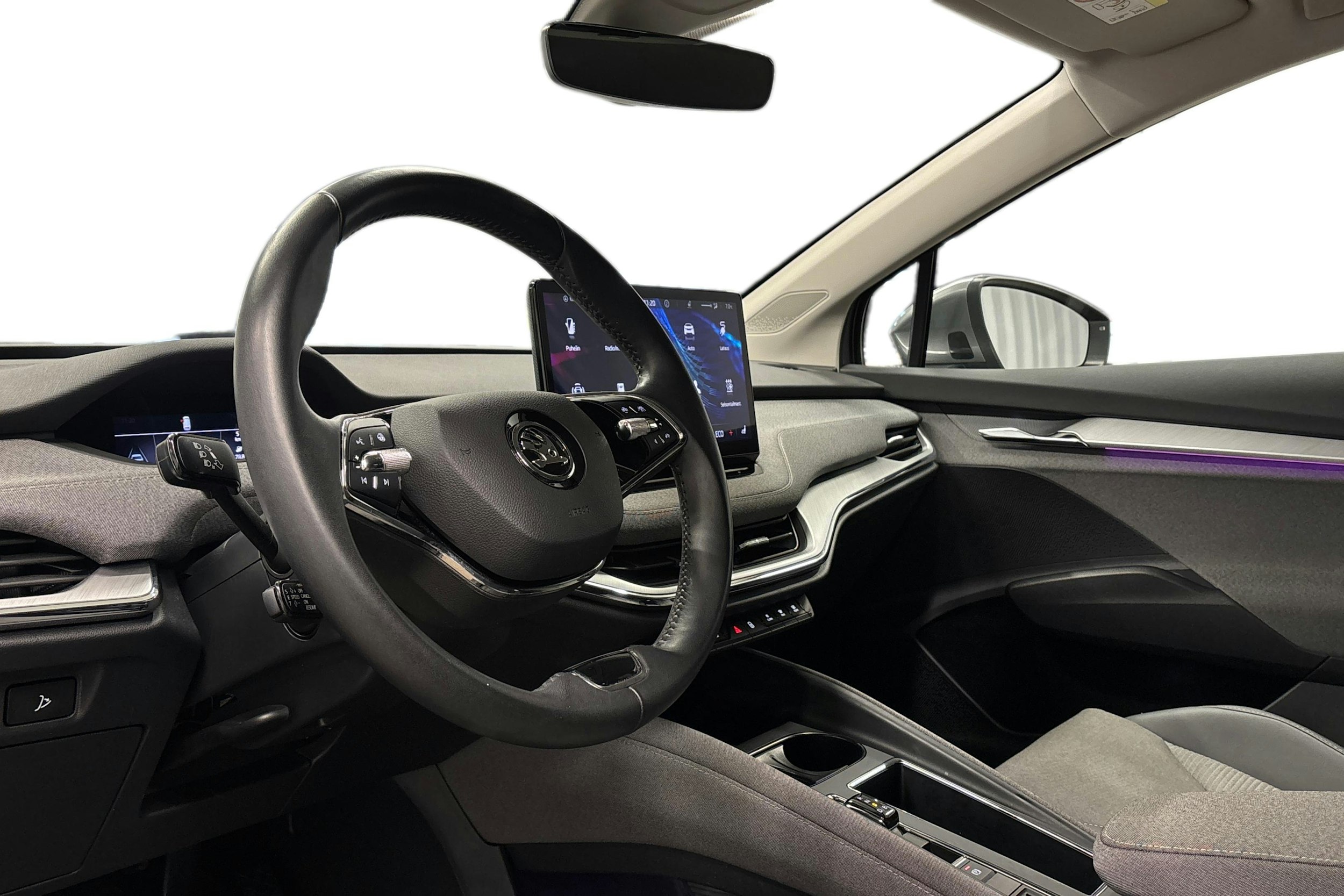 harmaa Skoda Enyaq 2023 kuva 7.
