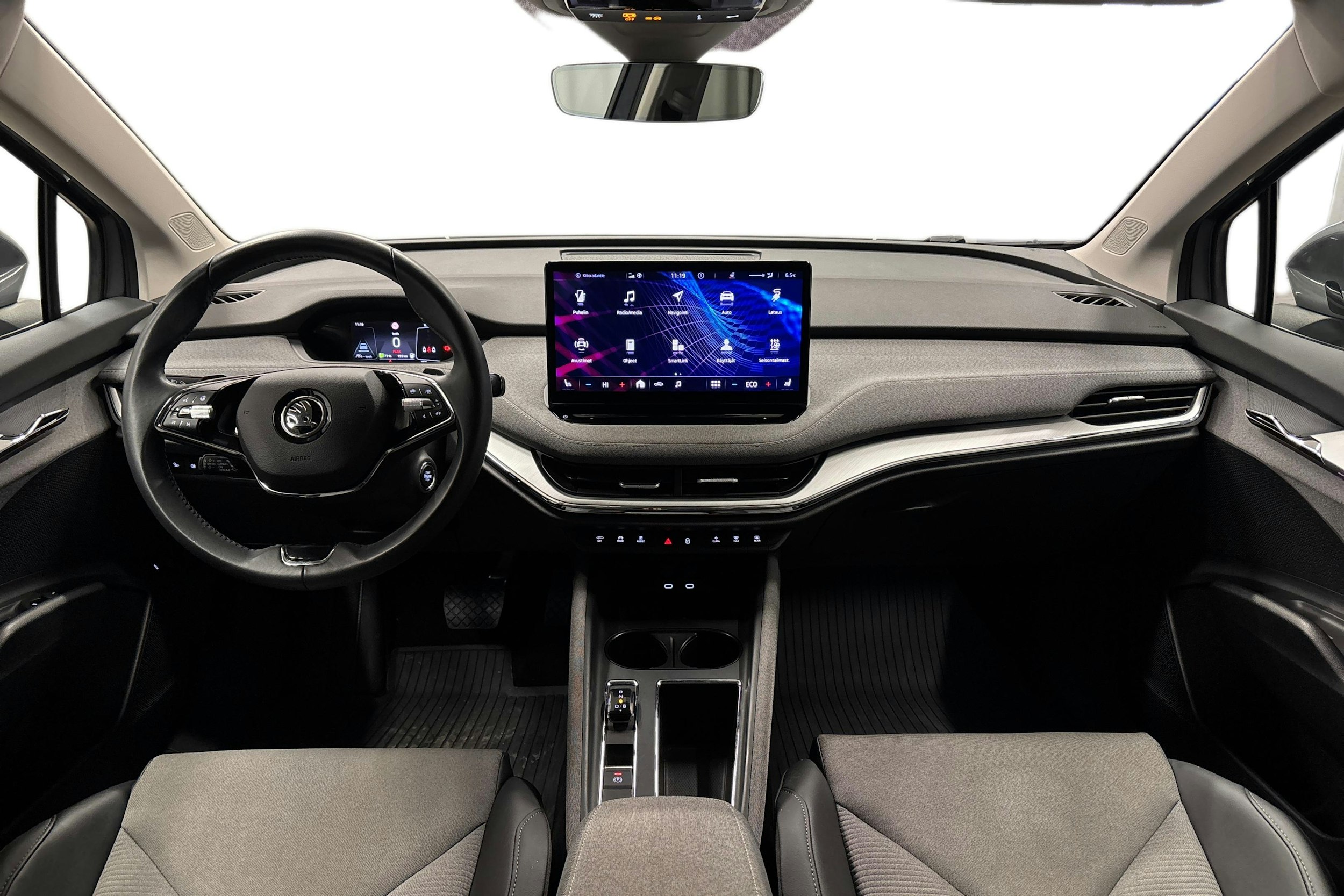 harmaa Skoda Enyaq 2023 kuva 9.