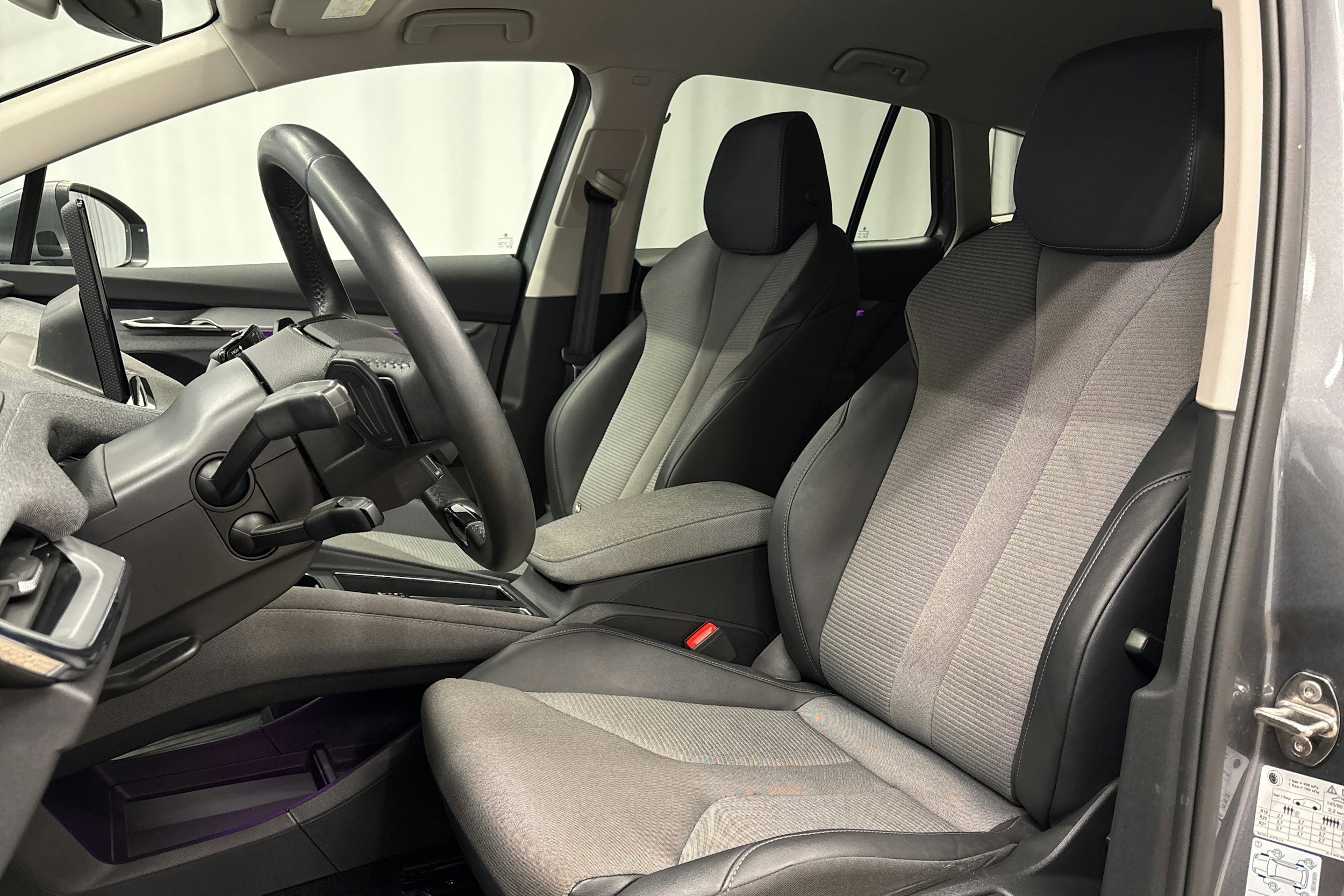 harmaa Skoda Enyaq 2023 kuva 17.