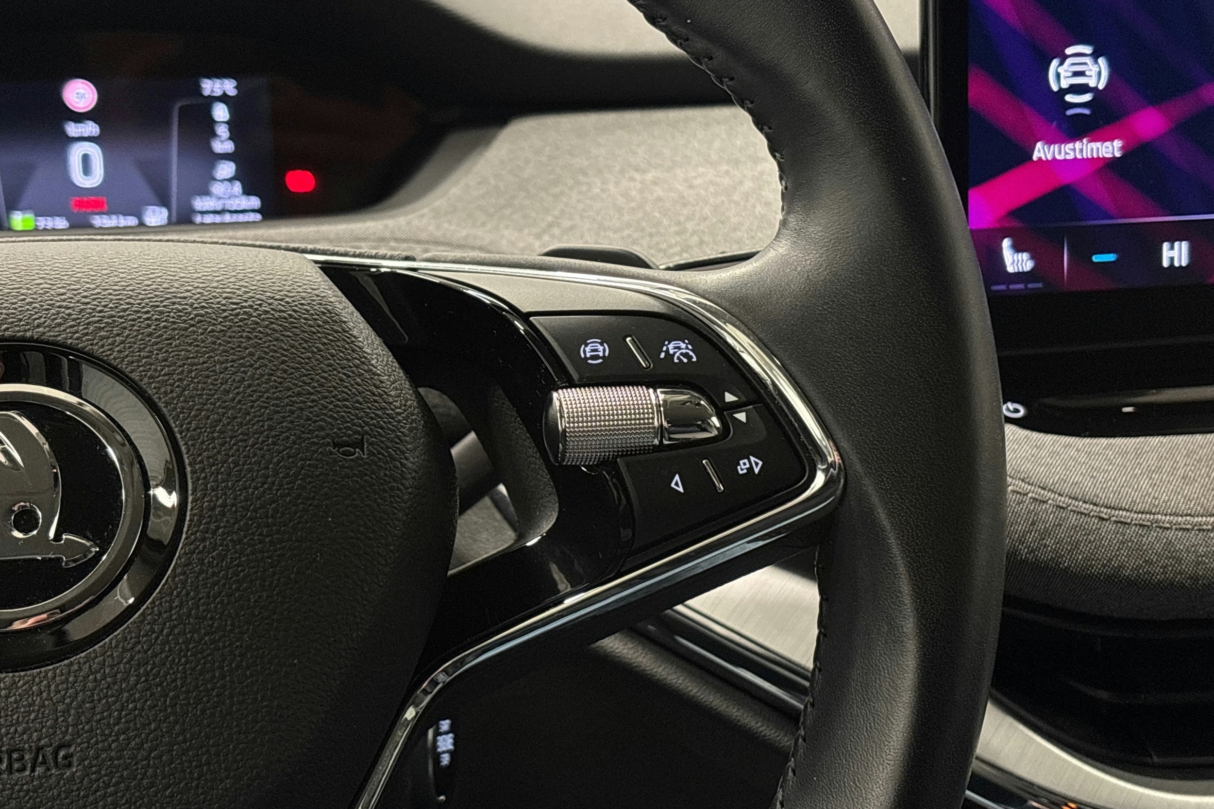 harmaa Skoda Enyaq 2023 kuva 20.