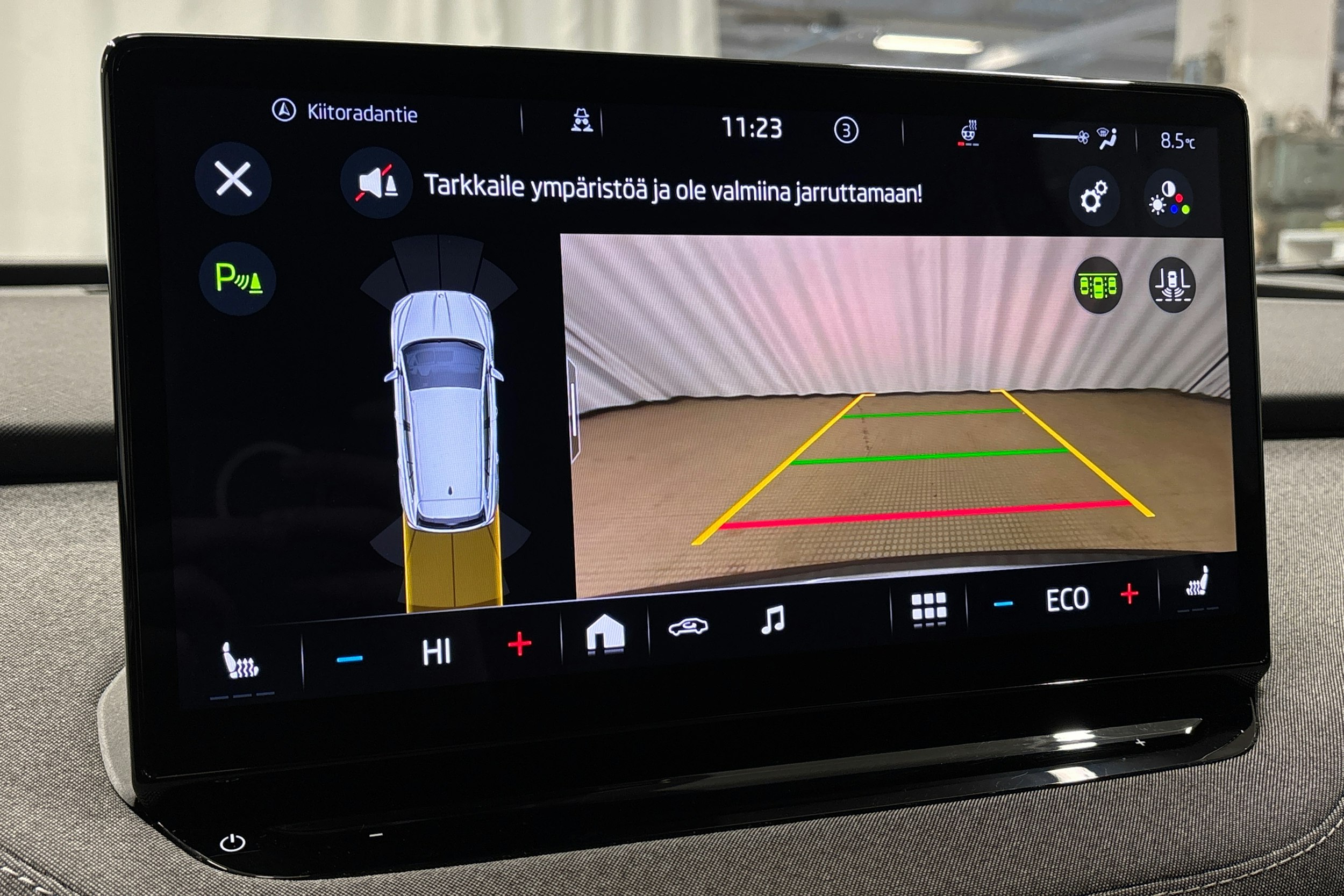 harmaa Skoda Enyaq 2023 kuva 29.