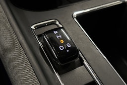 harmaa Skoda Enyaq 2023 kuva 32.