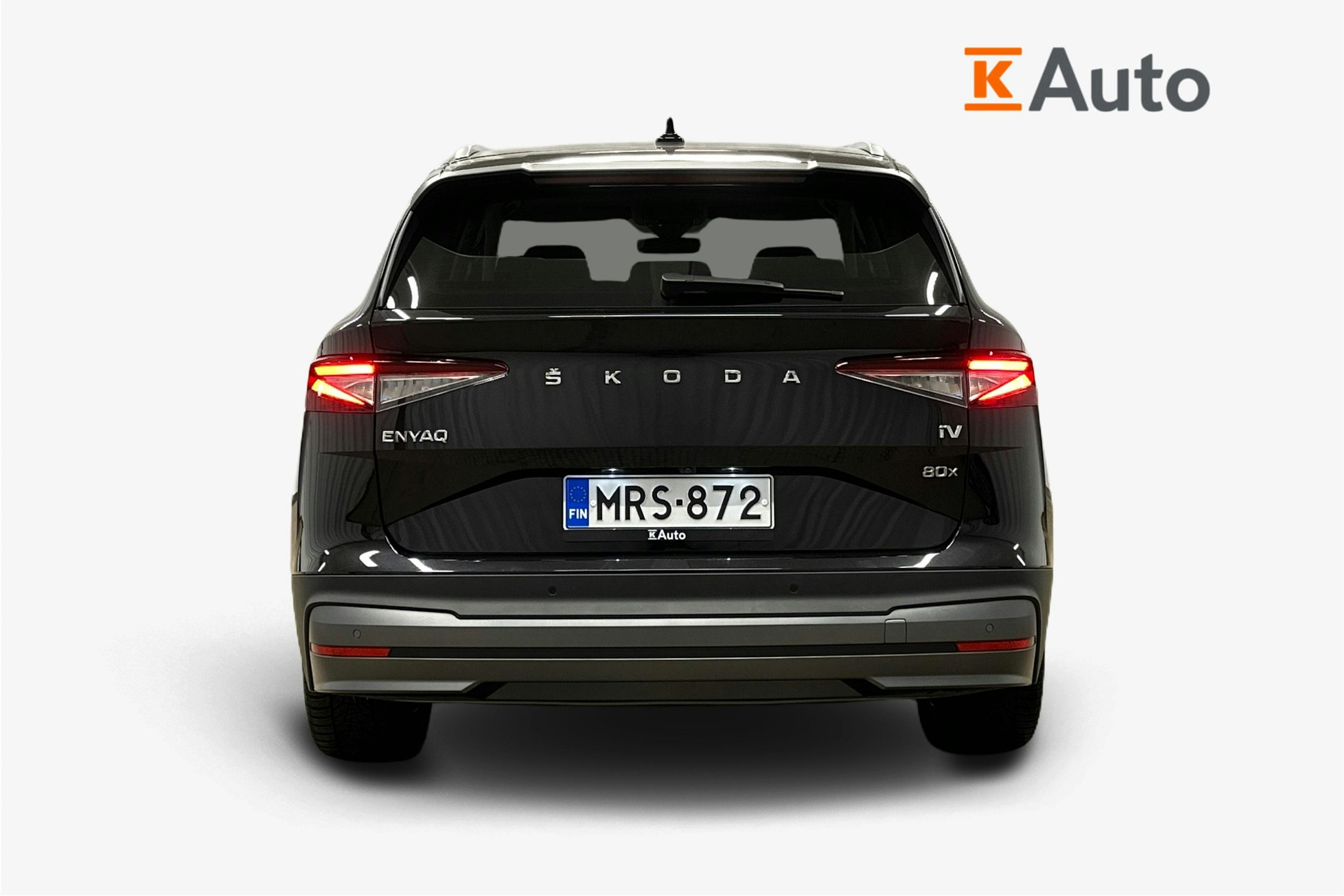 musta Skoda Enyaq 2023 kuva 3.