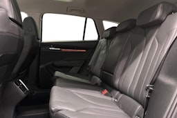 musta Skoda Enyaq 2023 kuva 10.