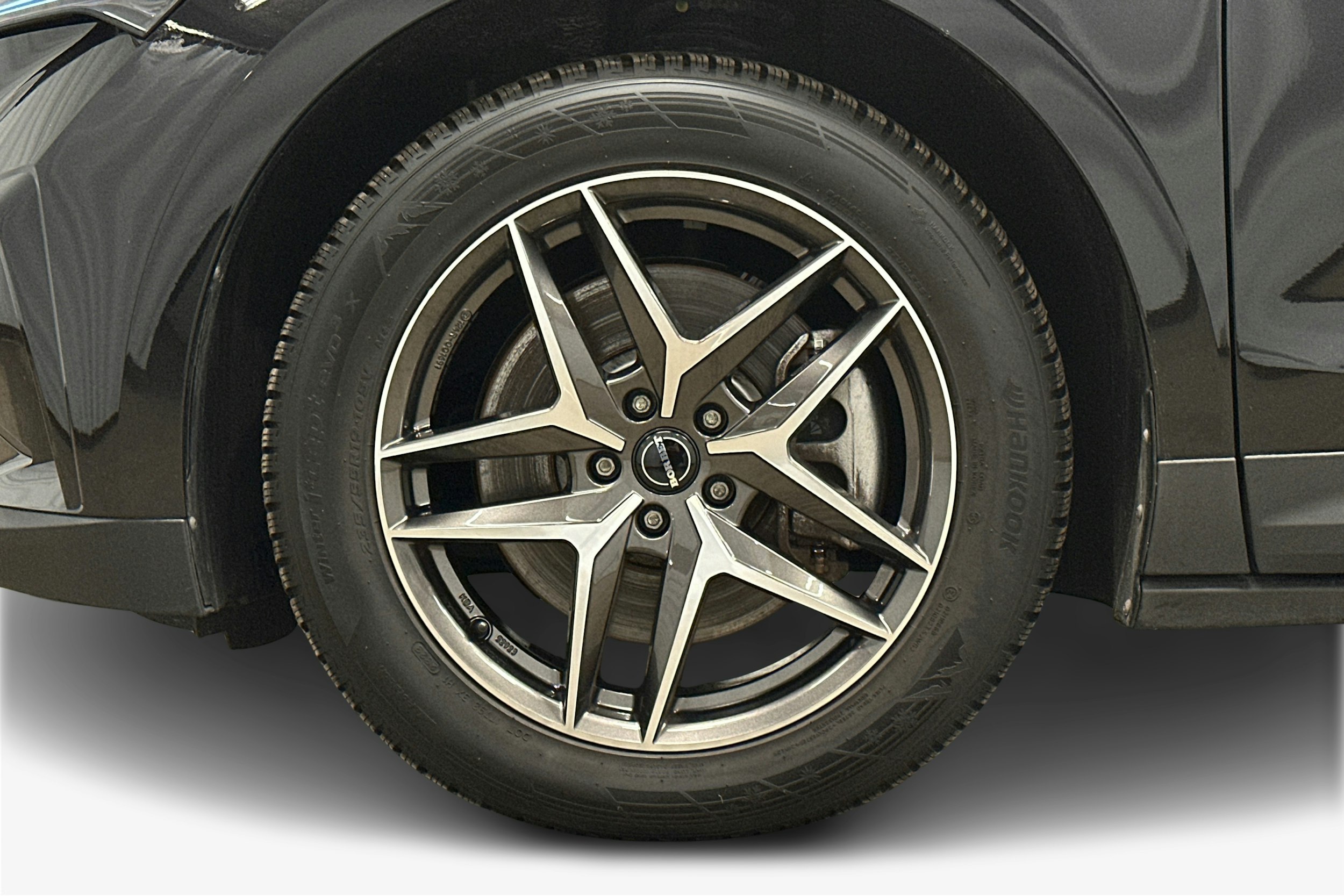 musta Skoda Enyaq 2023 kuva 11.