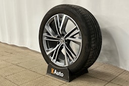 musta Skoda Enyaq 2023 kuva 13.