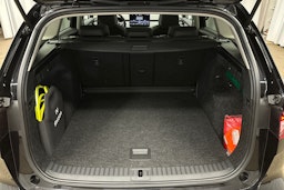 musta Skoda Enyaq 2023 kuva 14.