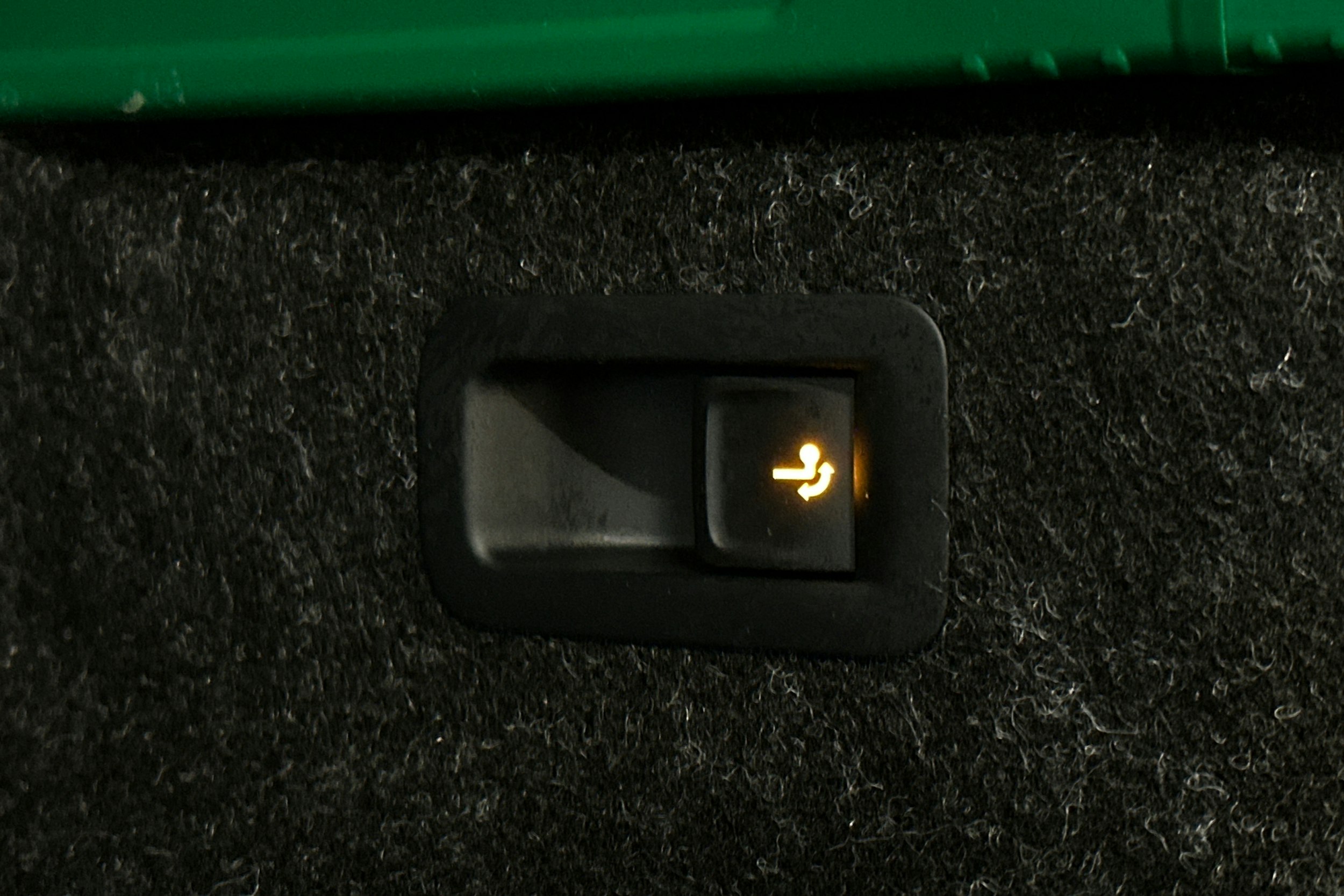 musta Skoda Enyaq 2023 kuva 15.