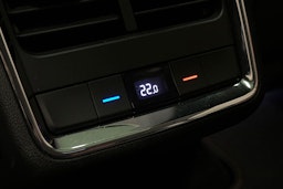 musta Skoda Enyaq 2023 kuva 16.