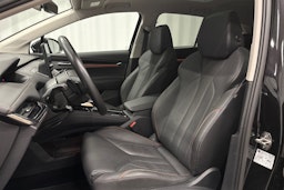 musta Skoda Enyaq 2023 kuva 17.