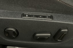 musta Skoda Enyaq 2023 kuva 18.