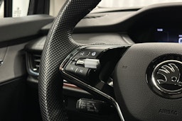 musta Skoda Enyaq 2023 kuva 20.