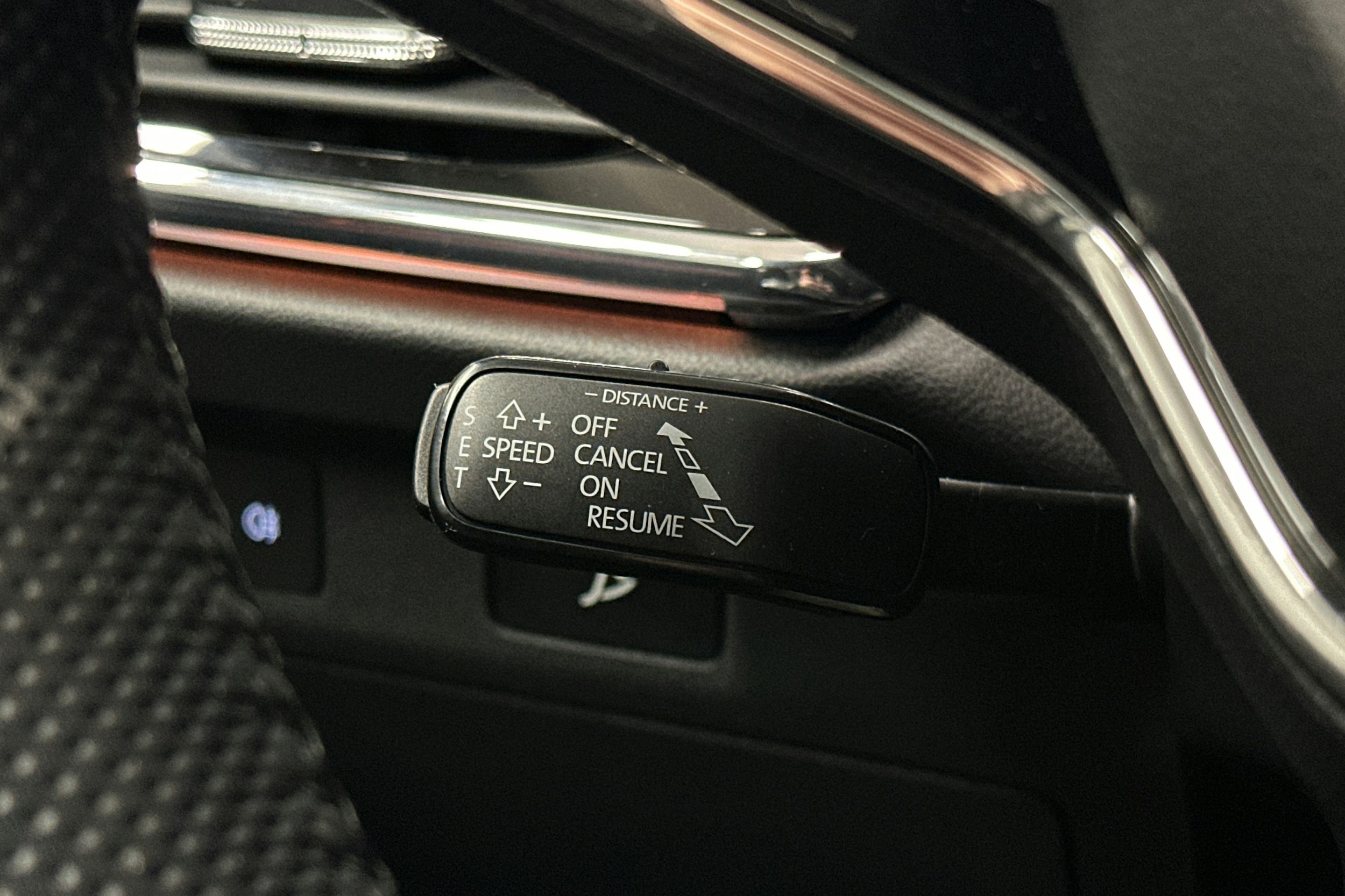 musta Skoda Enyaq 2023 kuva 22.