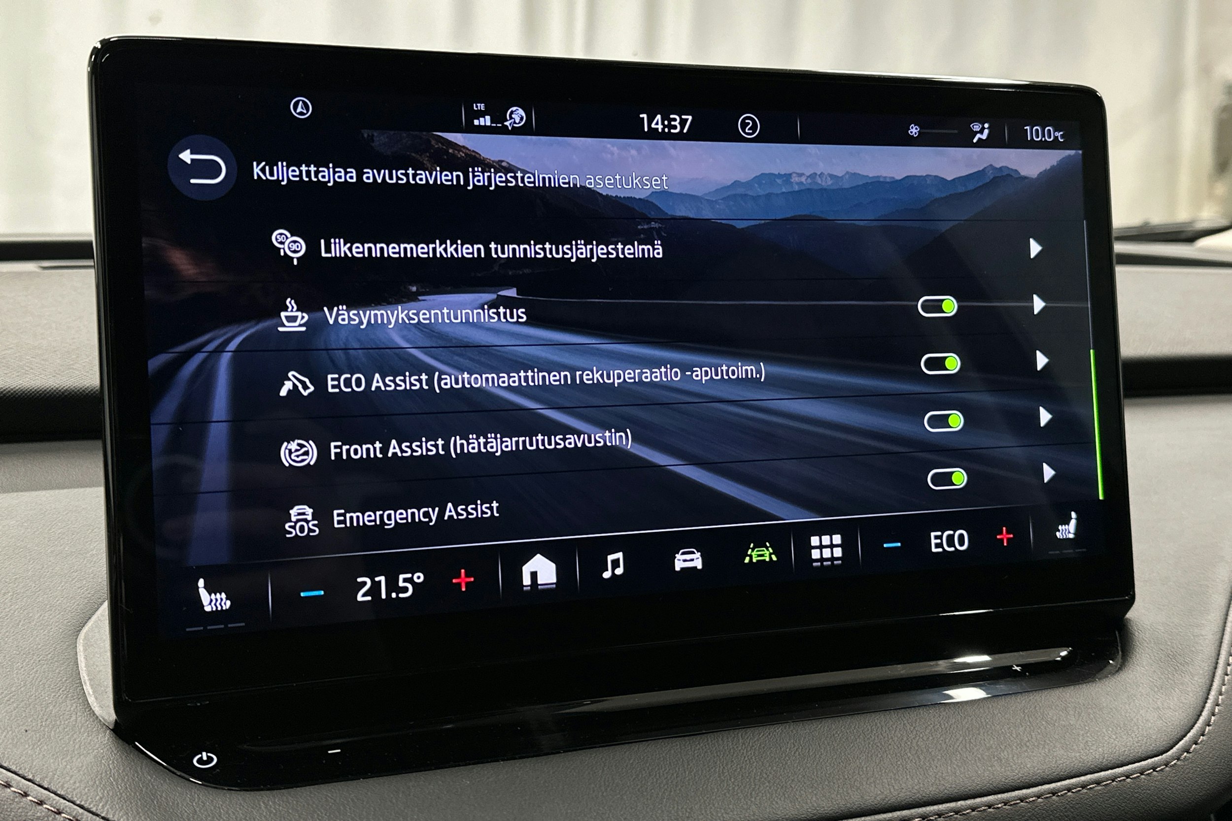 musta Skoda Enyaq 2023 kuva 26.