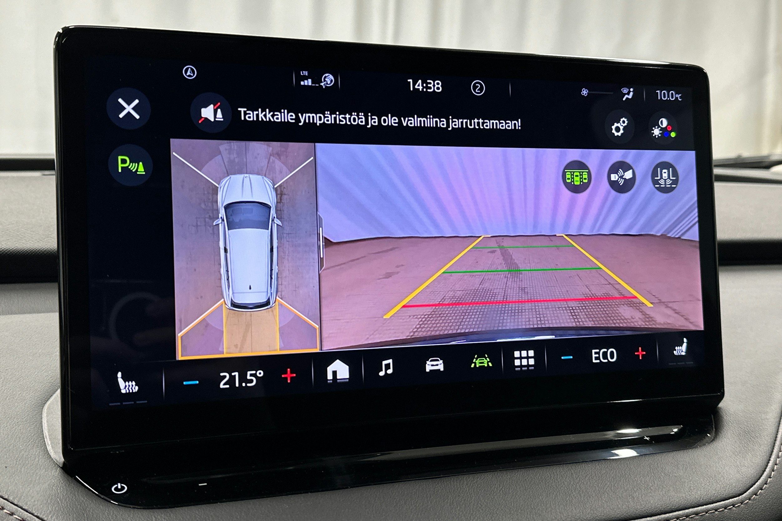 musta Skoda Enyaq 2023 kuva 30.