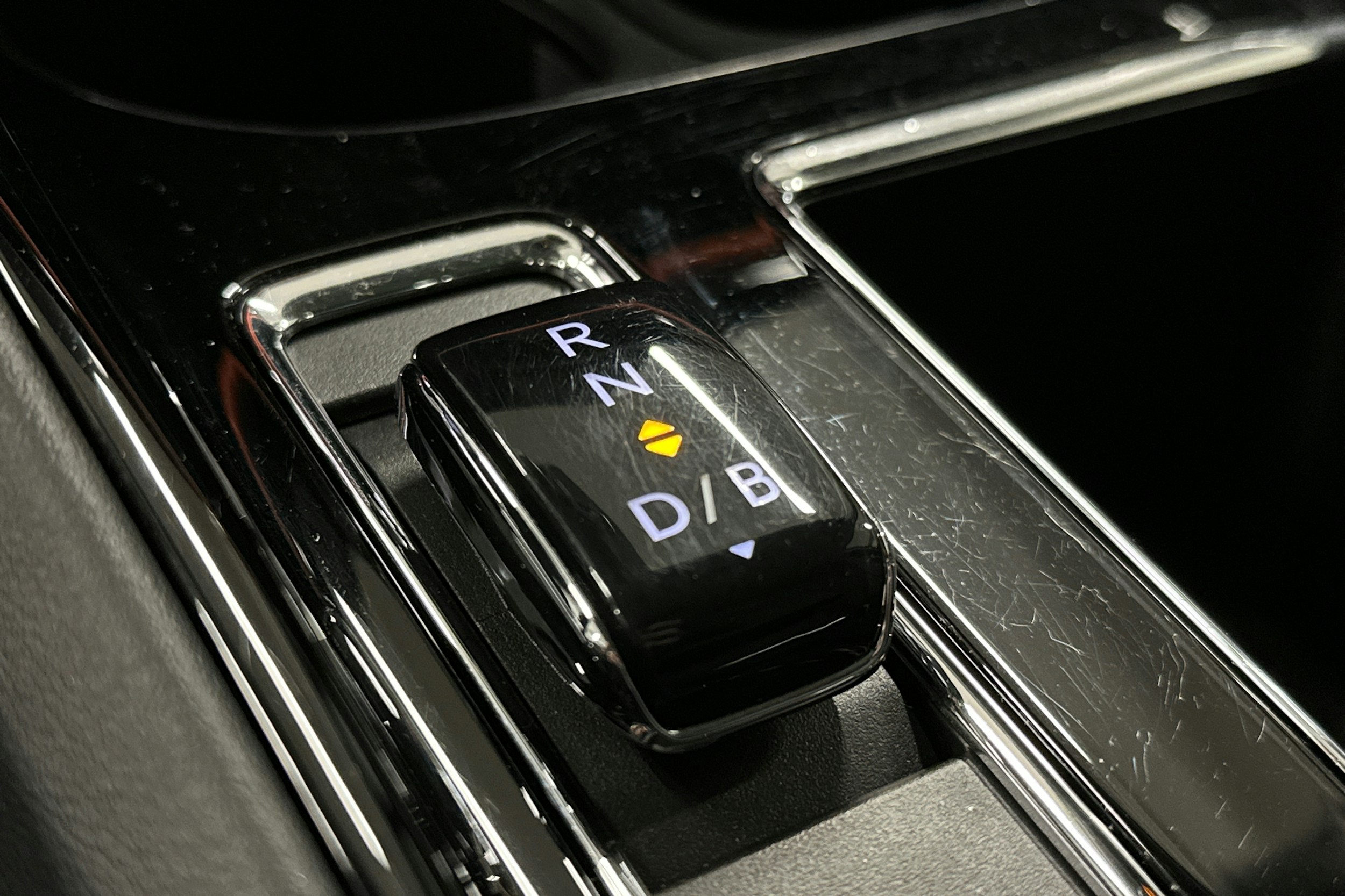 musta Skoda Enyaq 2023 kuva 33.