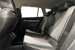 harmaa Skoda Enyaq 2023 kuva 10.