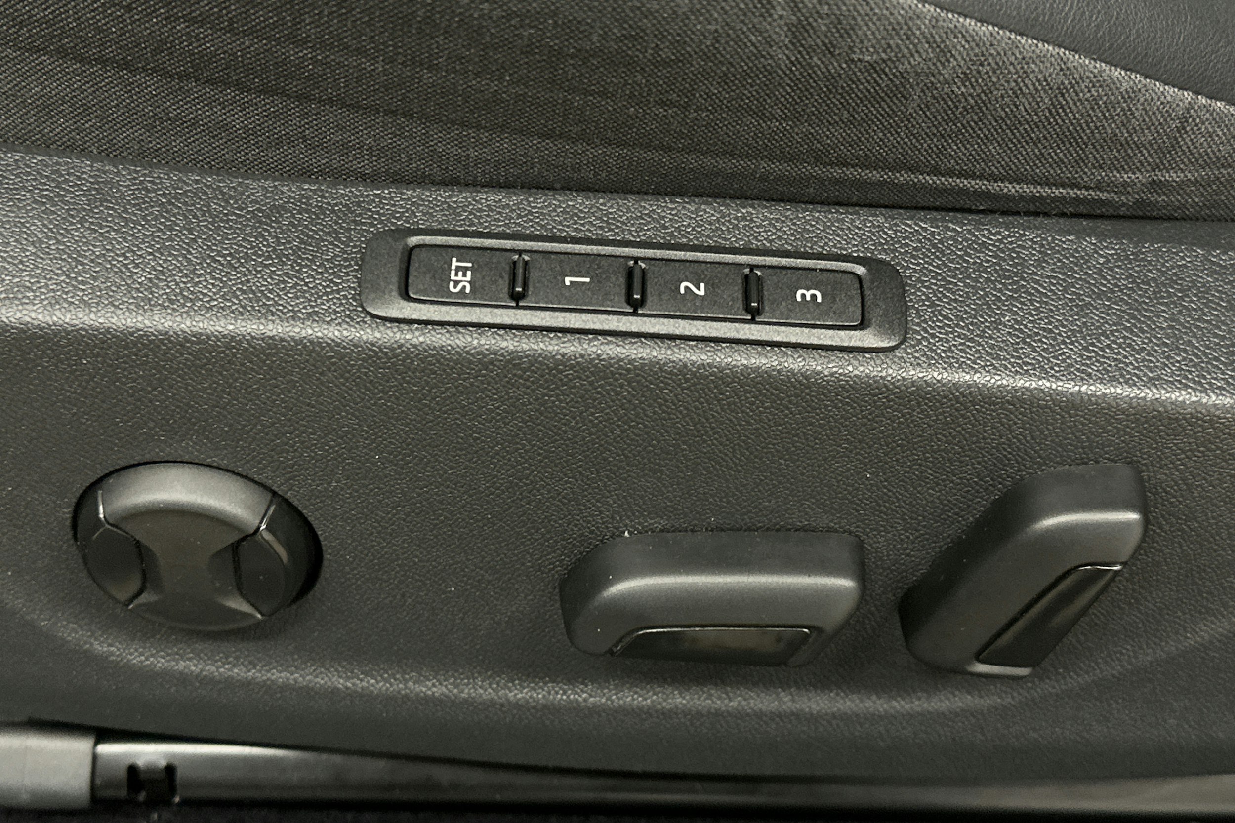 harmaa Skoda Enyaq 2023 kuva 19.