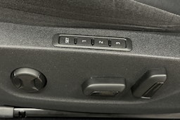 harmaa Skoda Enyaq 2023 kuva 19.