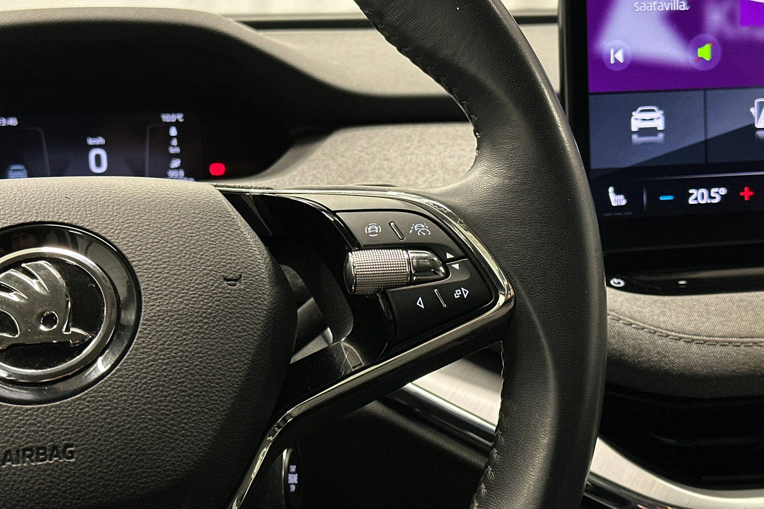 harmaa Skoda Enyaq 2023 kuva 22.