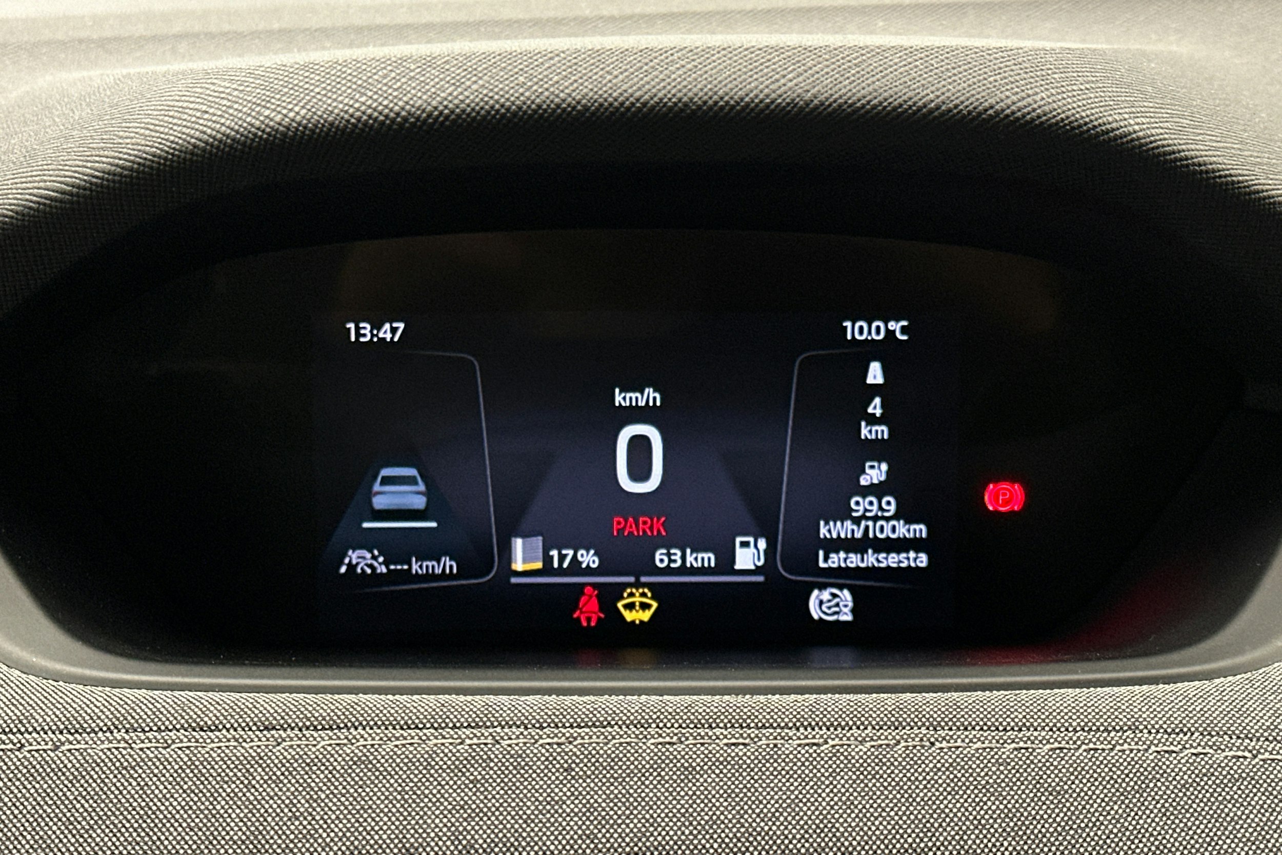 harmaa Skoda Enyaq 2023 kuva 23.