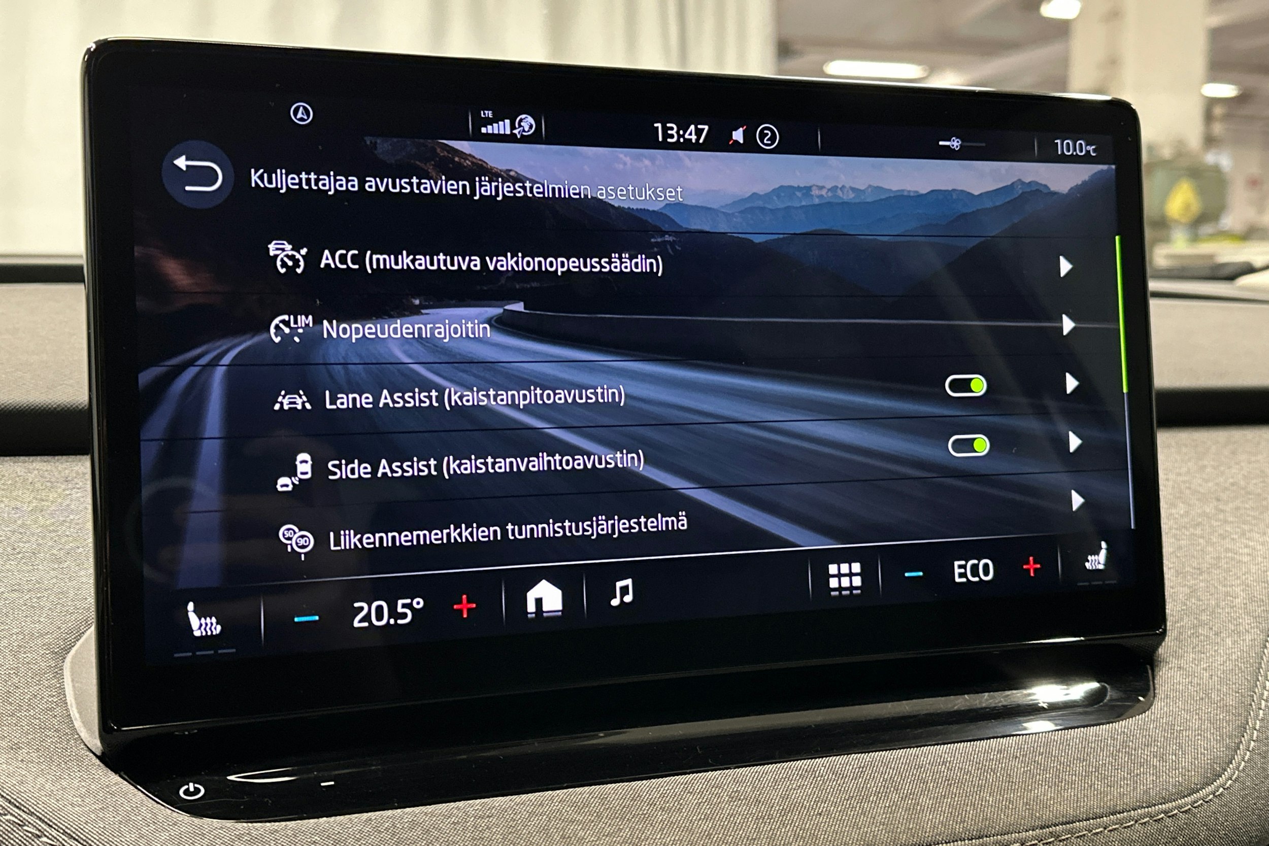 harmaa Skoda Enyaq 2023 kuva 25.