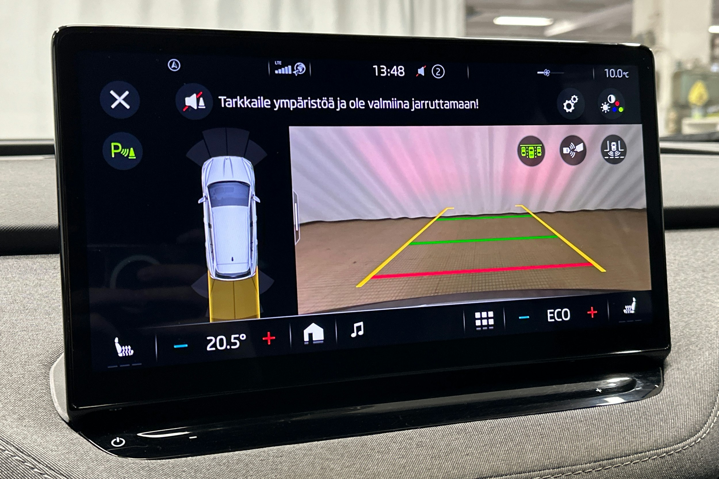 harmaa Skoda Enyaq 2023 kuva 30.