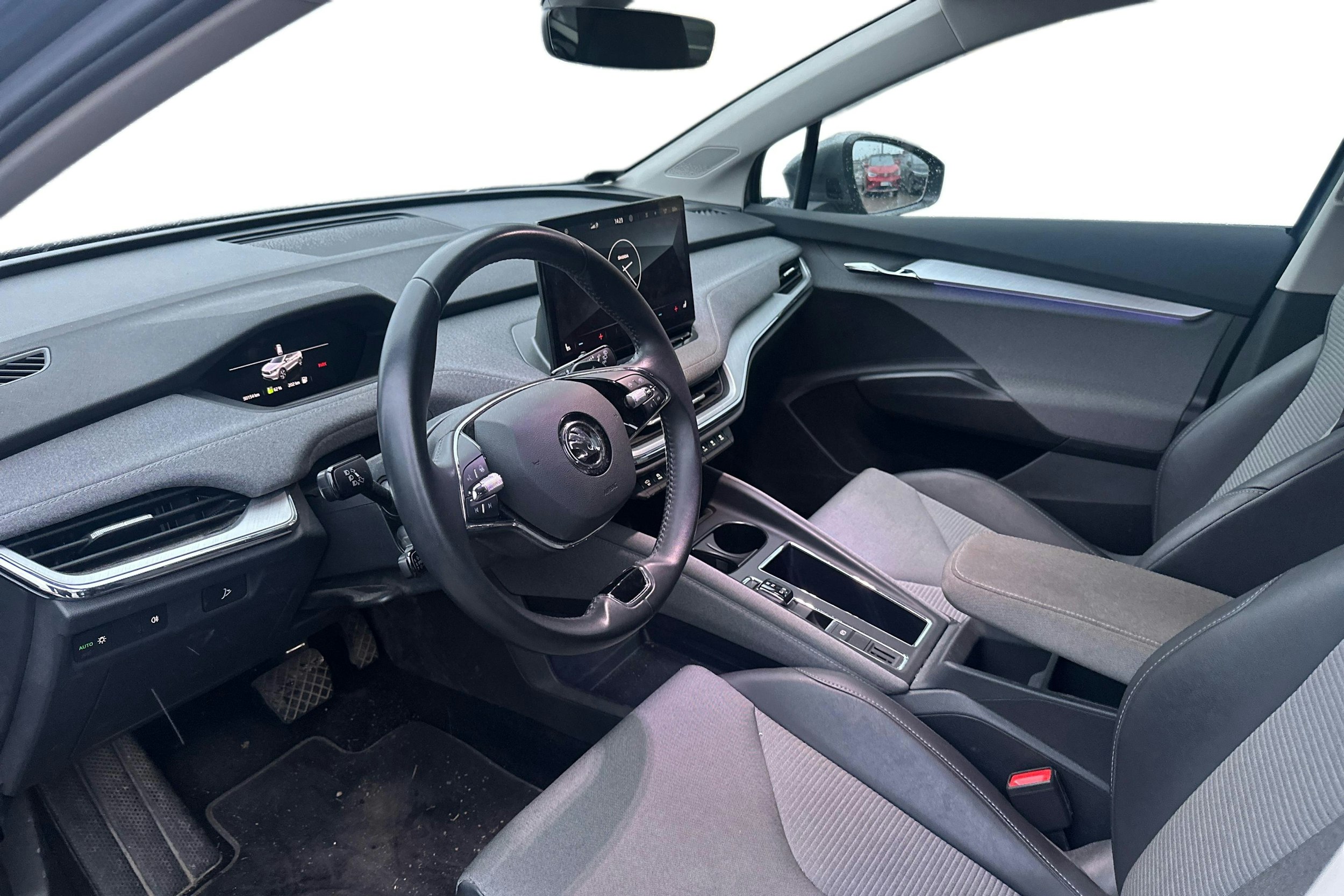 harmaa Skoda Enyaq 2023 kuva 3.