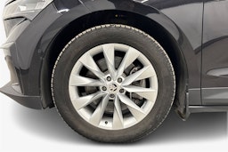 musta Skoda Enyaq 2023 kuva 11.