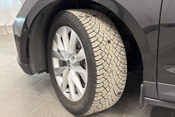 musta Skoda Enyaq 2023 kuva 13.