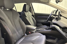 musta Skoda Enyaq 2023 kuva 15.