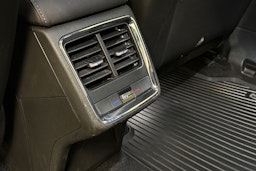 musta Skoda Enyaq 2023 kuva 17.