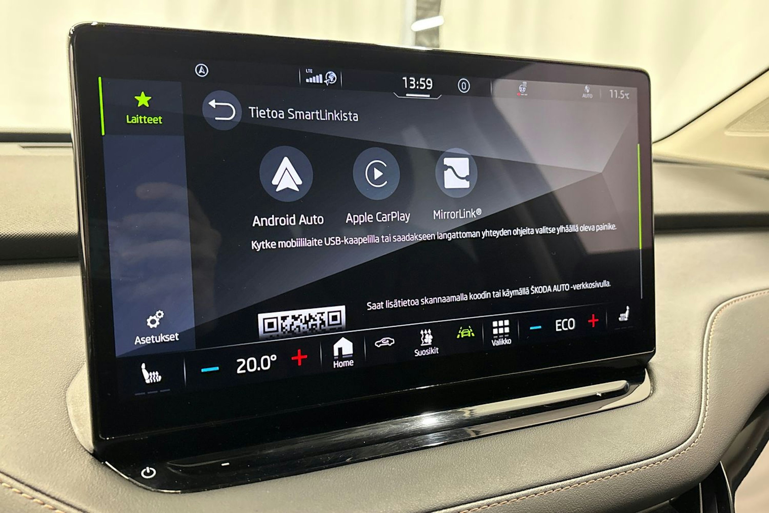 musta Skoda Enyaq 2023 kuva 24.