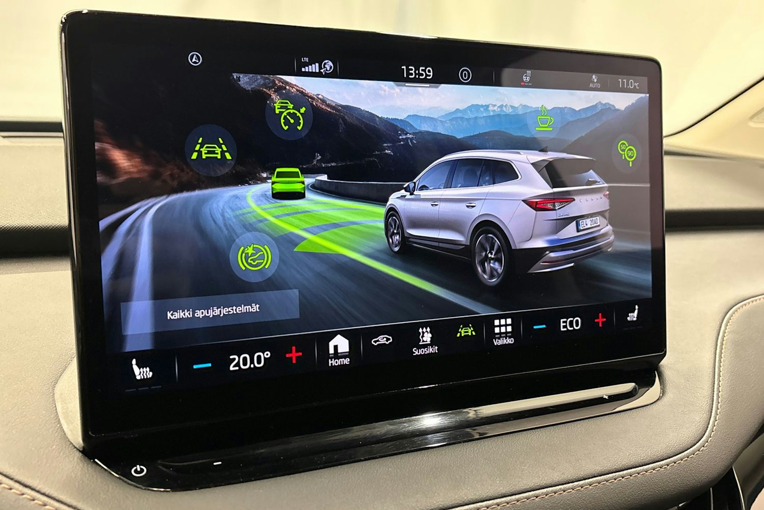 musta Skoda Enyaq 2023 kuva 25.