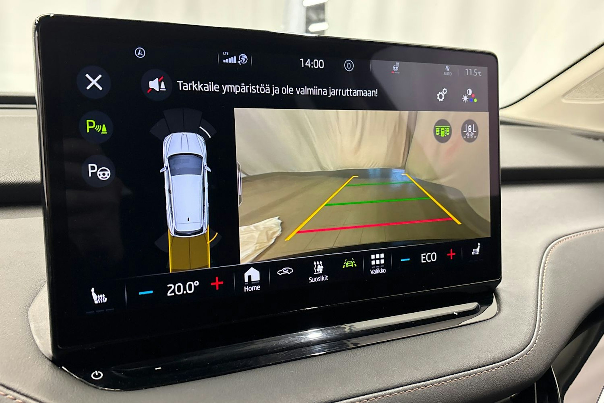 musta Skoda Enyaq 2023 kuva 27.