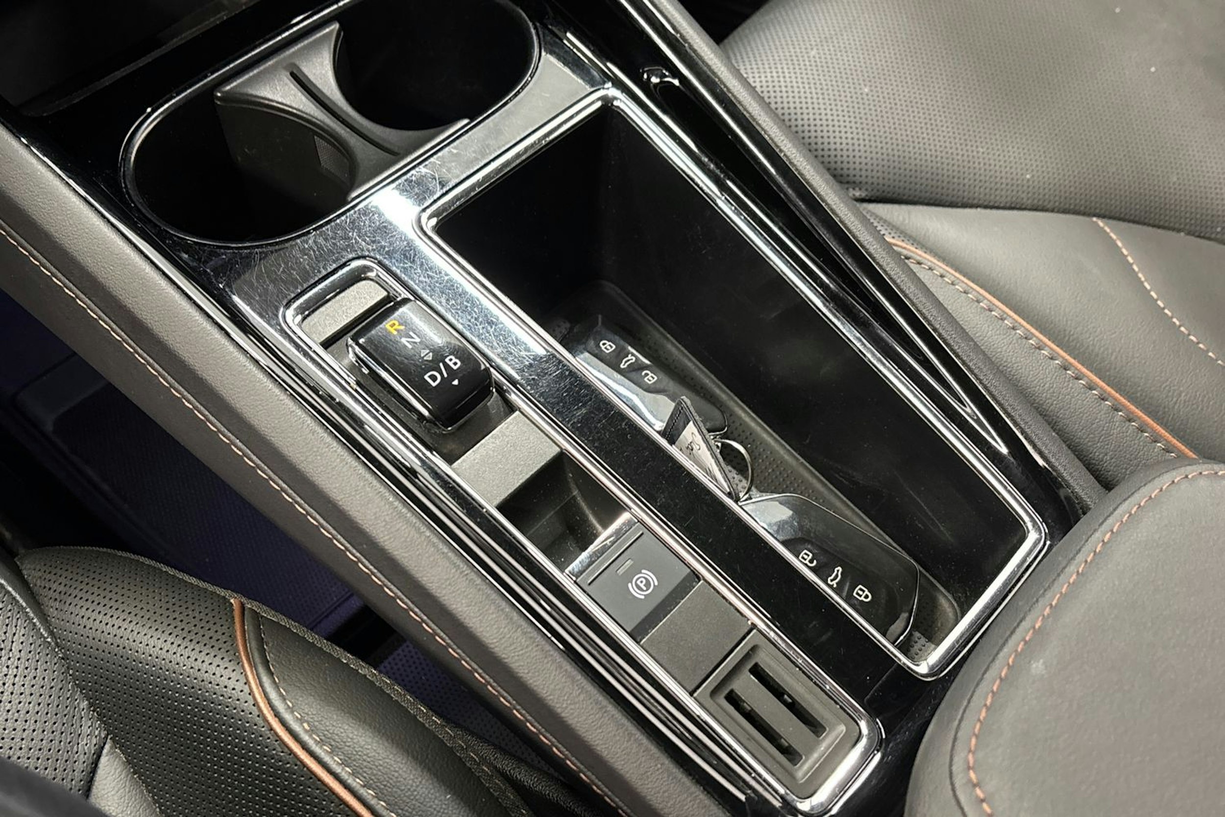 musta Skoda Enyaq 2023 kuva 30.