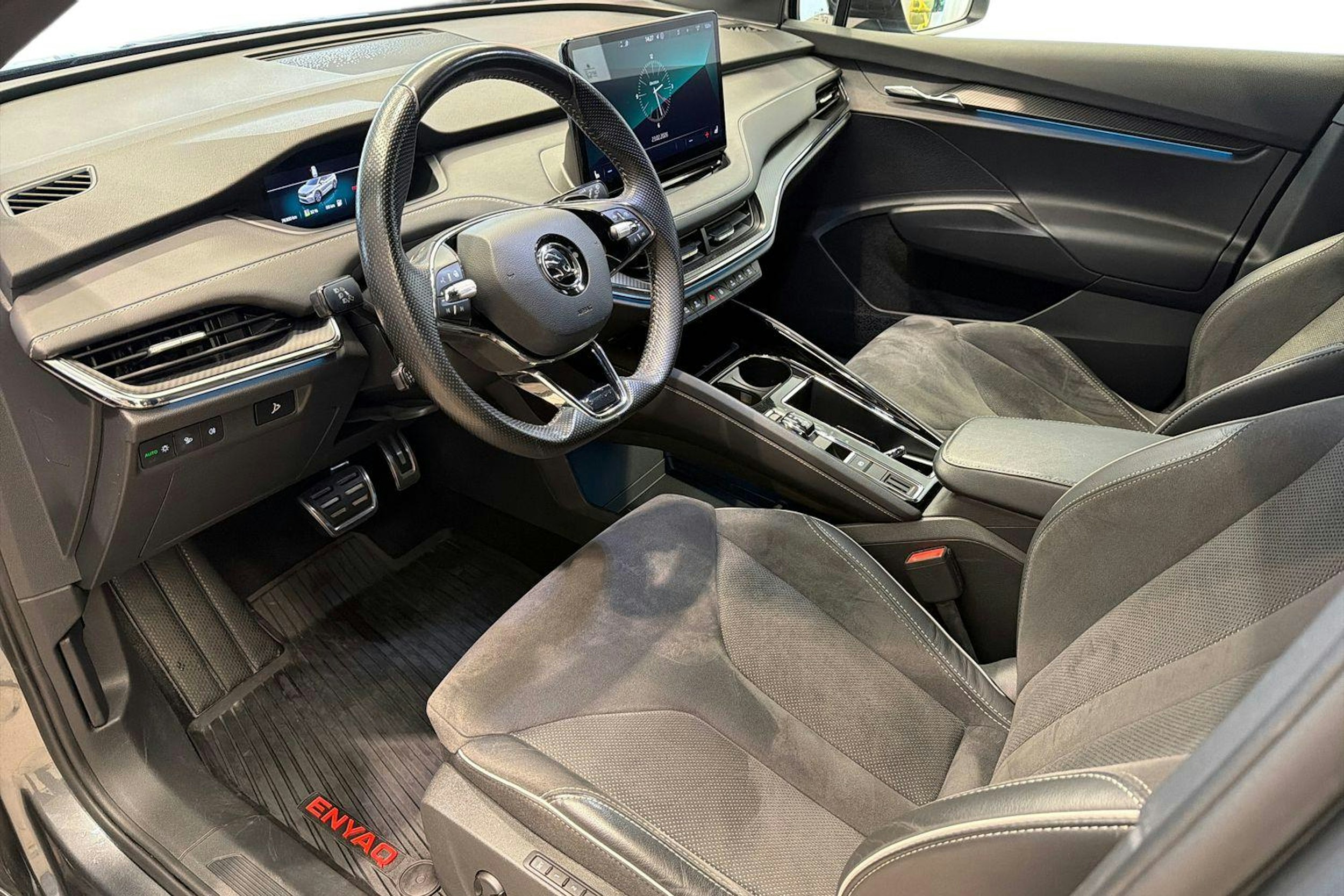 Harmaa Skoda Enyaq 2023 kuva 7.