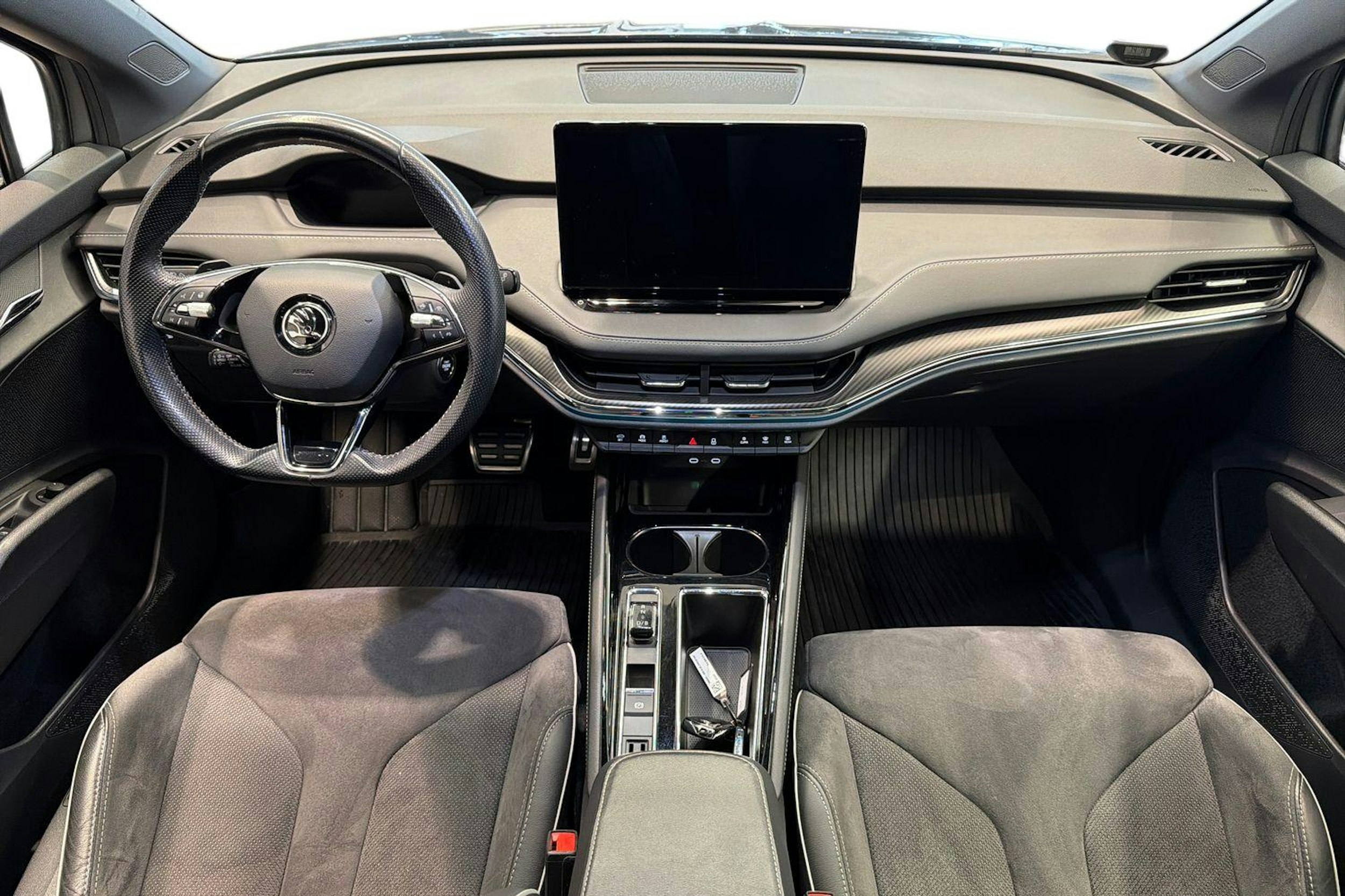 Harmaa Skoda Enyaq 2023 kuva 9.