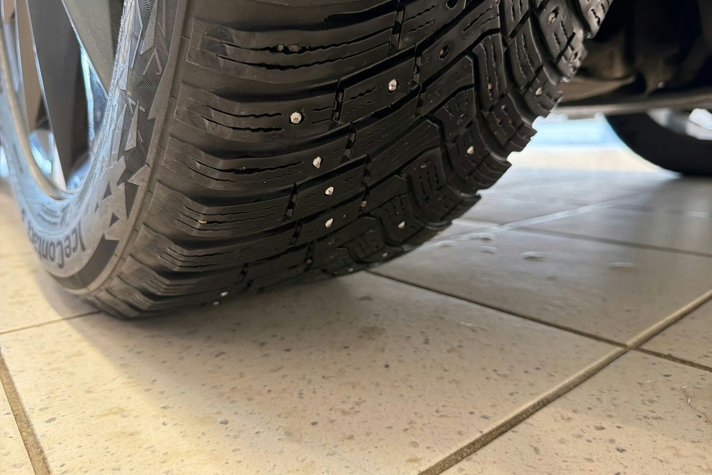 Harmaa Skoda Enyaq 2023 kuva 13.