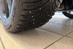 Harmaa Skoda Enyaq 2023 kuva 13.