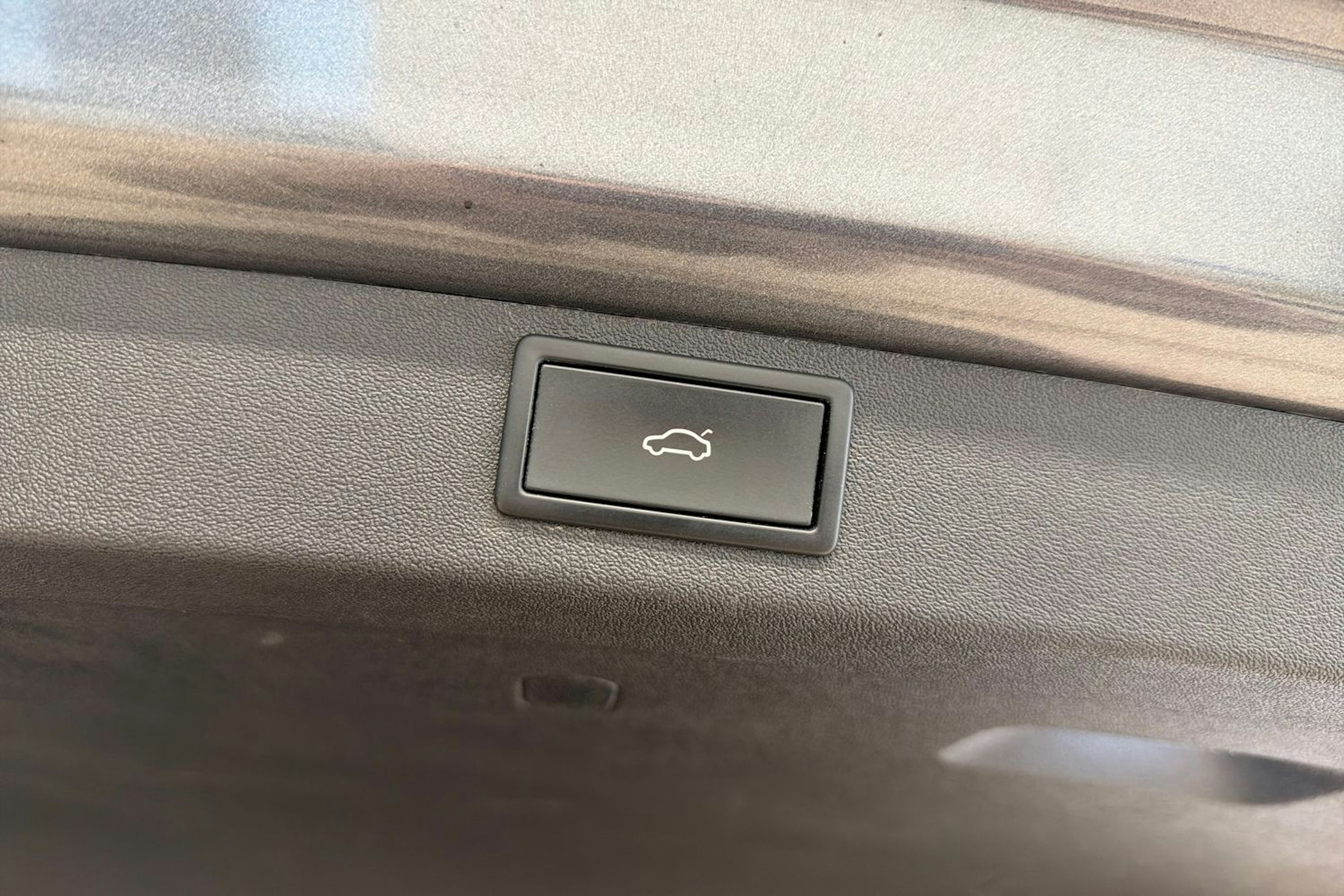 Harmaa Skoda Enyaq 2023 kuva 18.