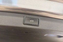 Harmaa Skoda Enyaq 2023 kuva 18.